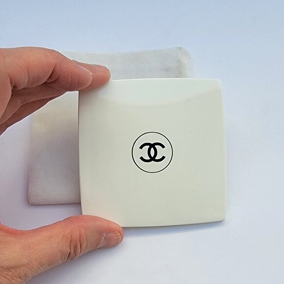 CHANEL portable compact white mirror with pouch 3" x 3" - Picture 2 of 9